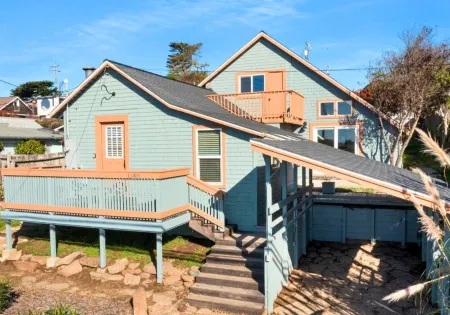 Sonoma Coast Retreat - Charming 2-bedroom house in tranquil Bodega Bay with WiFi