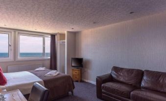 Number 44 Hotel & Bar