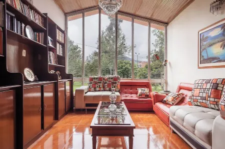 Touristic House Отели рядом с достопримечательностью «Сад Ботанико де Богота Хосе Селестино Мутис»