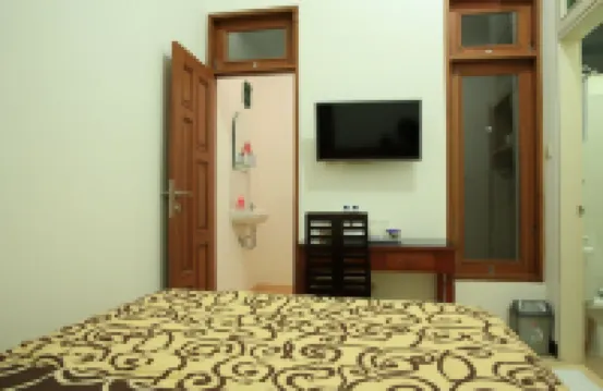 Puri Kusuma Guest House Hotels near TAMAN MAS
