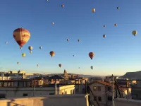 Cappadocia Balloon Cave - Dağ Manzaralı