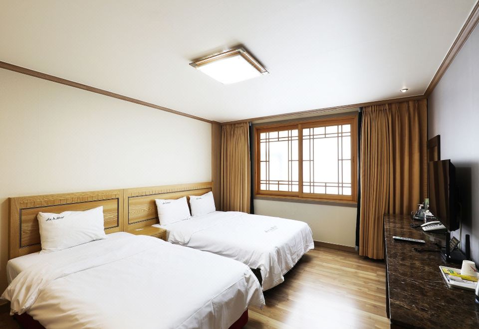 Ace Family Hotel 객실