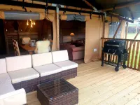 Luxury Safari Lodge-Sleeps 4 6-Deer Park-Dogs Ok - 3-Star