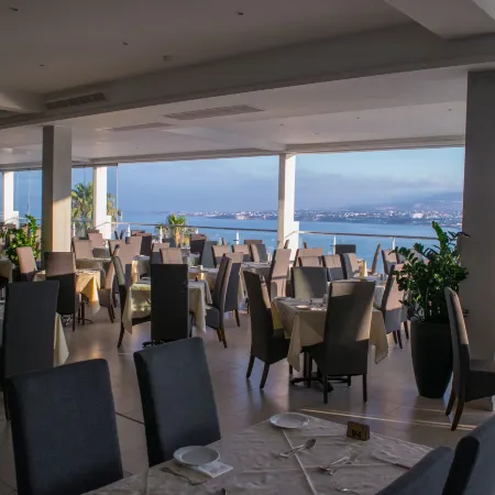 Theo Sunset Bay Hotel