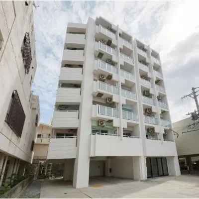 那霸機場新常態公寓 那霸空軍基地附近的飯店
