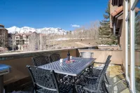 Le Chamonix I by AvantStay Condo w Views in Great Location