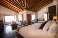 토쿠예로스 부티크 호텔