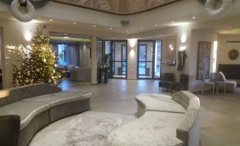 Emerald Suites