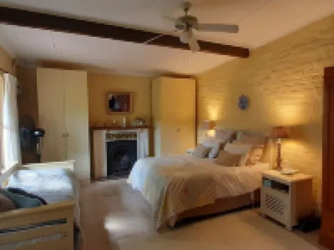 Abigail's Garden Cottage Hotels near IBIS Gallery