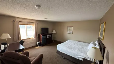 Crookston Inn & Convention Center Hotel a 