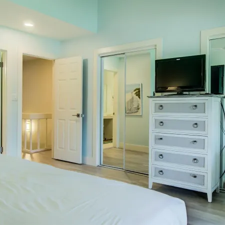 2 C, Three Bedroom Townhome
