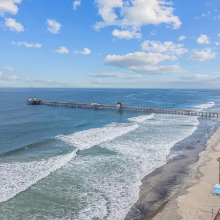 Rooftop Home with Ocean View & Private Parking