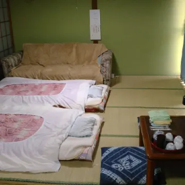 Minshuku Takahashi Kashibuneten Отели рядом со станцией JR Bentenjima station