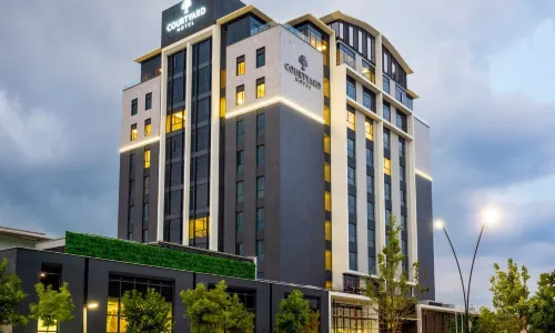 Courtyard Hotel Waterfall City