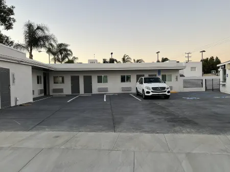 Erth Inn by Aga Bell Gardens