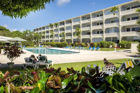 Ground Floor Apartment Located in Hometown, 5 Min Walk to the Beach Отели в г. Saint Sylvans