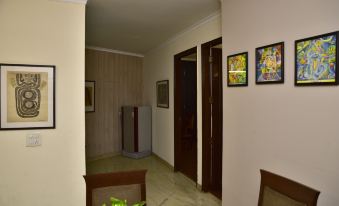 2BHK Comfortable Furnished Serviced Apartments in Hauz Khas - Woodpecker Apartments
