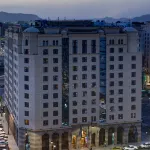 Crowne Plaza Madinah Hotel dekat Masjid al-Qiblatain