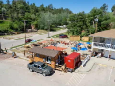 斯普林斯旅館和咖啡館 温泉村酒店