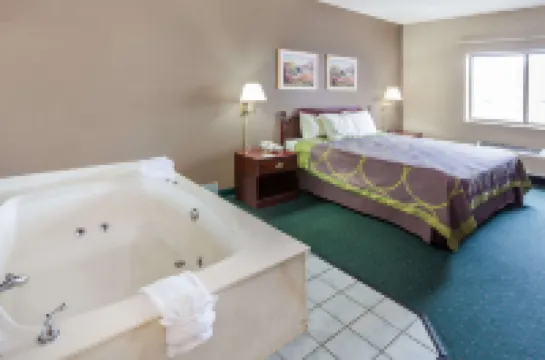 Super 8 by Wyndham Valparaiso Hotels in Valparaiso