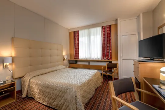 Hotel Santoli Hotels near NaturalSkin Estetica Solarium Spa