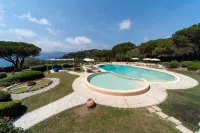Residence le Grazie Est - Pools