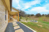 Starlight Meadows 3 mi to Downtown w/Hot Tub Hotels in Gillespie County