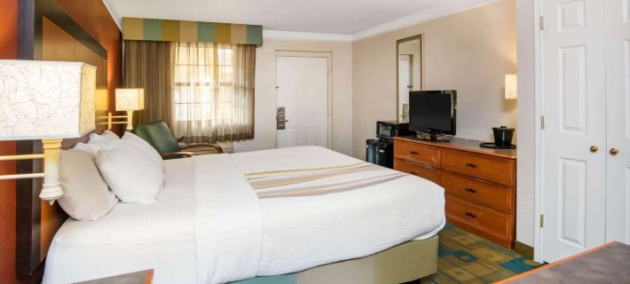 La Quinta Inn by Wyndham Colorado Springs Garden of the Gods Hotels in Colorado Springs