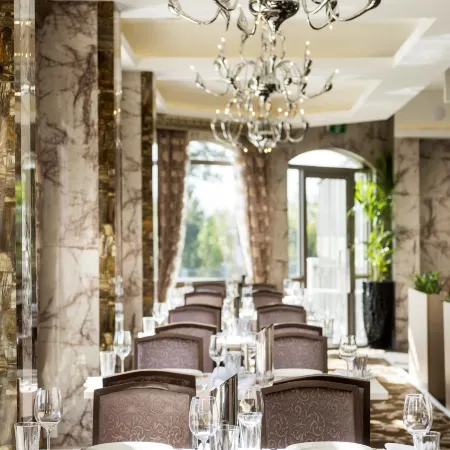 Swan River Hotel