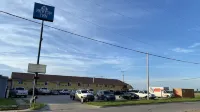 Newton Inn in Newton, KS - parking
