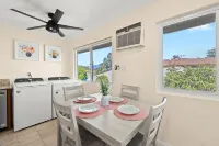 Sunny & Cheerful Near I-10 ~ Queen Beds ~ Parking Hotels in Alhambra