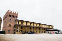 Il Feudo di Agnadello Hotels near Basilica Santa Maria della Croce