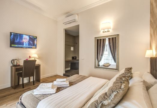 5. 리버 럭셔리 스..