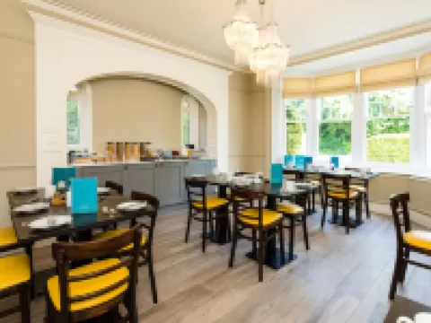 The Lawn Guest House Gatwick Hotels in Horley