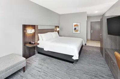 Holiday Inn Express Cleveland Airport - Brook Park Отели в г. Брук Парк