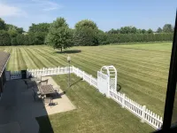 Sky Lodge Inn & Suites - Delavan Hotels in Delavan