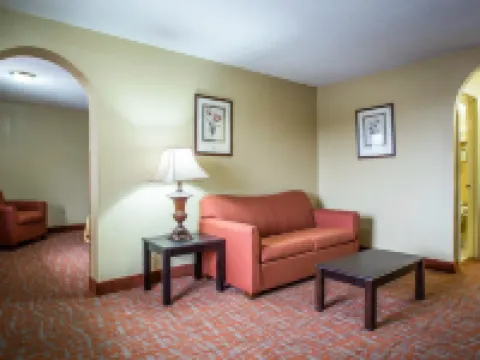 Quality Inn & Suites Hotels in Monroe