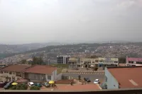 Okapi Hotel - Mountain view