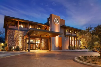 Sheraton Redding Hotel at the Sundial Bridge Hotels near Sculpture Park