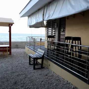 Luzmin BH - Beachfront Cottages