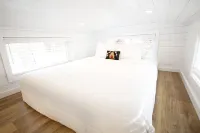 River & Twine Hotels near Sunset Park Disc Golf Course