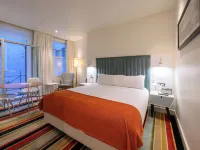 Hotel DeBrett Hotel berhampiran Taman Eden
