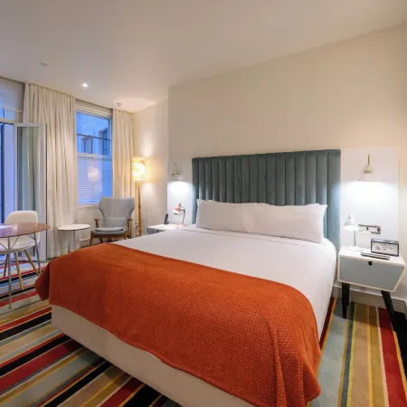 Hotel DeBrett Отели рядом с достопримечательностью «Парк Альберт»