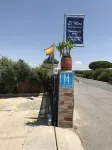 Hostal Cafeteria El Mero - parking