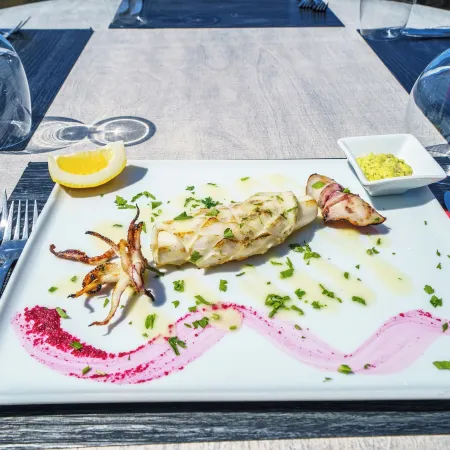 Macaris Suites & Spa