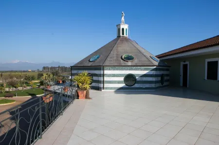 Hotel Miramare Отели рядом с достопримечательностью «Castello Ducale»