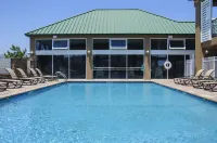 Shutters on the Banks - piscina