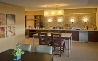 DoubleTree by Hilton Hotel Boston North Shore - バー