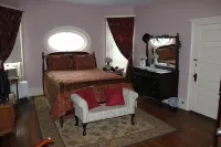 Victorian Charm Inn Hotels in Towanda