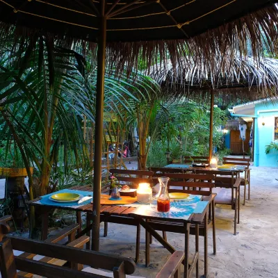 SeaLaVie Inn Hotels near Beach